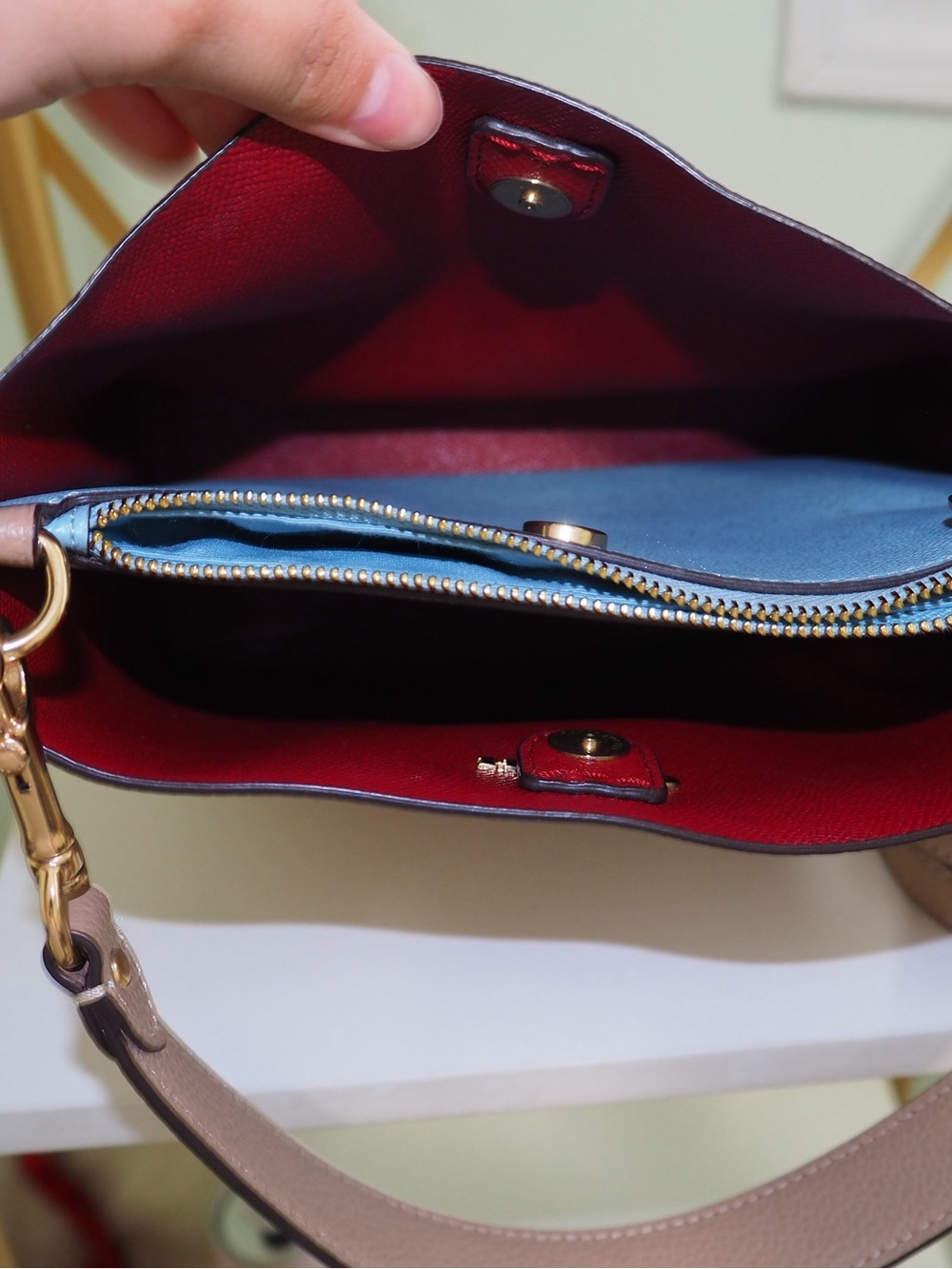 COACH Taupe Pebble Leather Small Town Bucket Bag Crossbody Handbag Gold Hardware - Picture 4 of 5